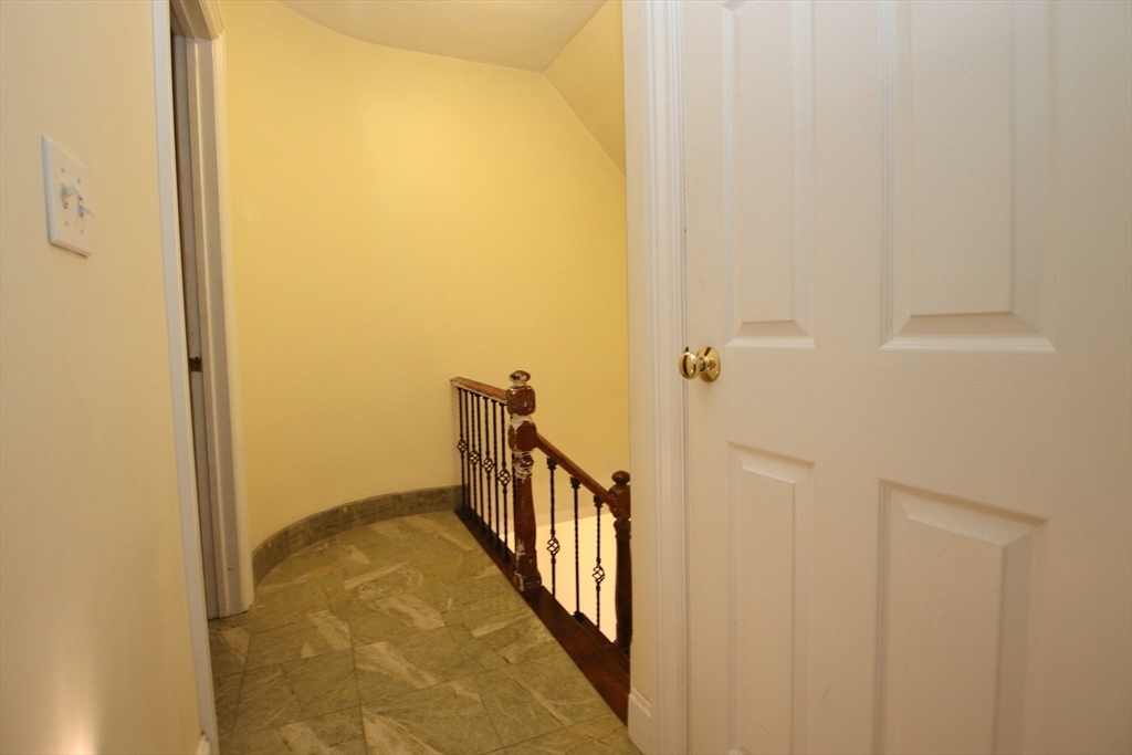 Saugus, Massachusetts 01906, United States, 3 Bedrooms Bedrooms, ,2 BathroomsBathrooms,Residential,Active,219862