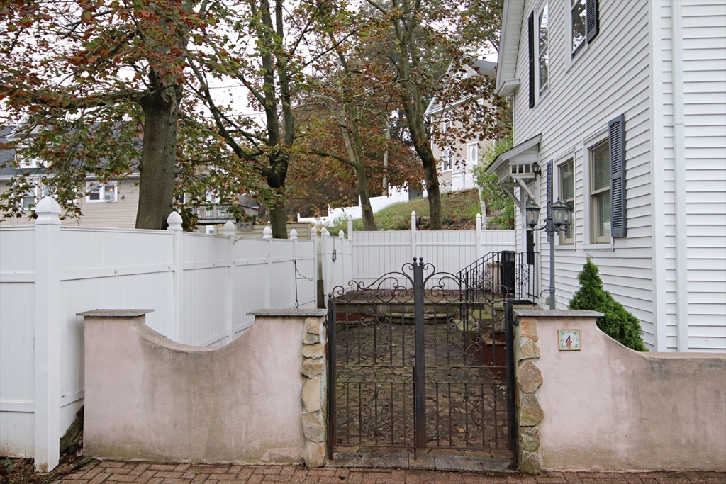 Saugus, Massachusetts 01906, United States, 3 Bedrooms Bedrooms, ,2 BathroomsBathrooms,Residential,Active,219862