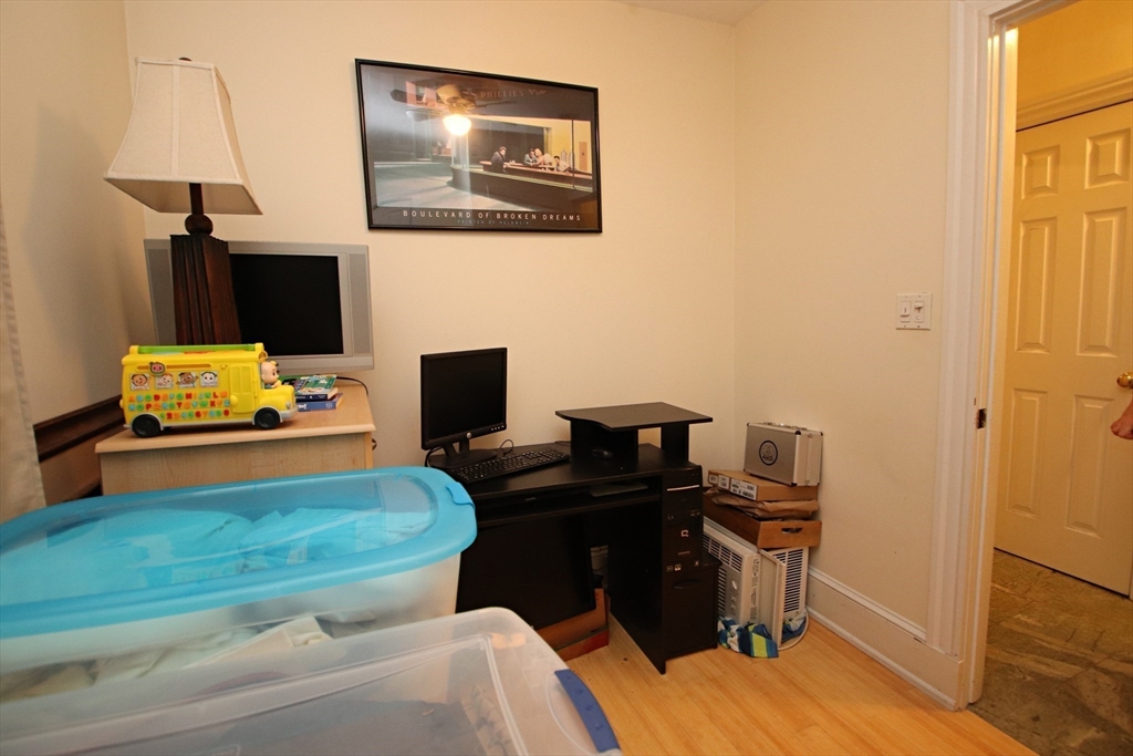 Saugus, Massachusetts 01906, United States, 3 Bedrooms Bedrooms, ,2 BathroomsBathrooms,Residential,Active,219862