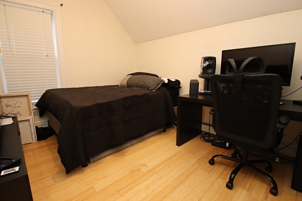 Saugus, Massachusetts 01906, United States, 3 Bedrooms Bedrooms, ,2 BathroomsBathrooms,Residential,Active,219862