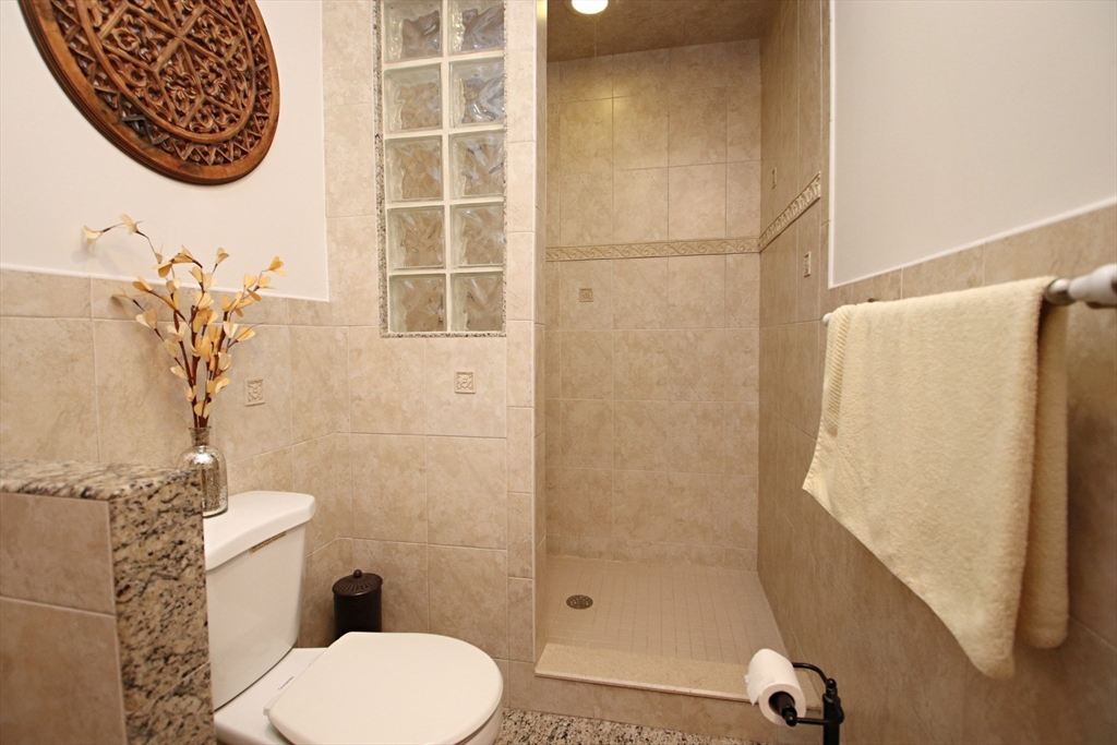 Saugus, Massachusetts 01906, United States, 3 Bedrooms Bedrooms, ,2 BathroomsBathrooms,Residential,Active,219862