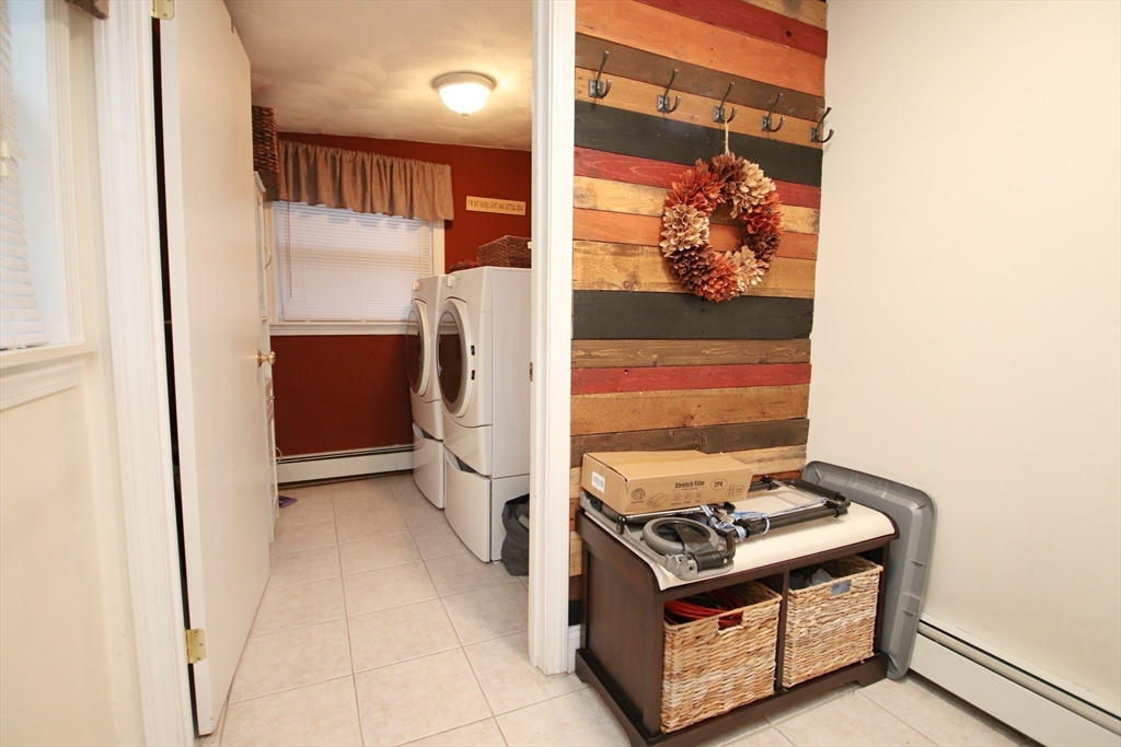 Saugus, Massachusetts 01906, United States, 3 Bedrooms Bedrooms, ,2 BathroomsBathrooms,Residential,Active,219862