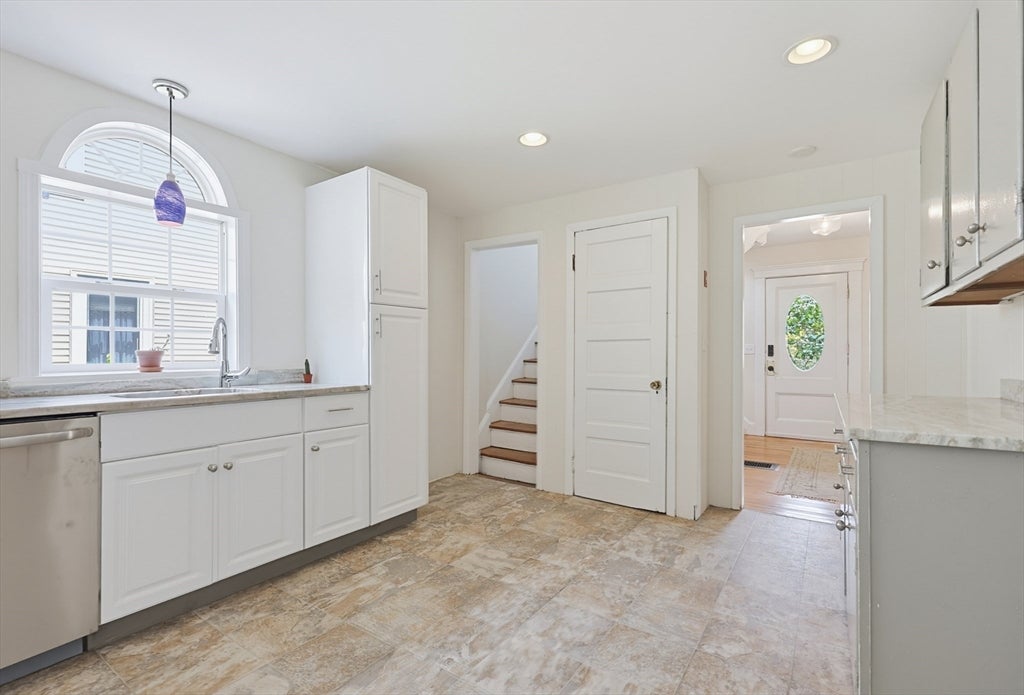 110 Essex St, Beverly, MA, 110 Essex St, Beverly, MA Photo #15