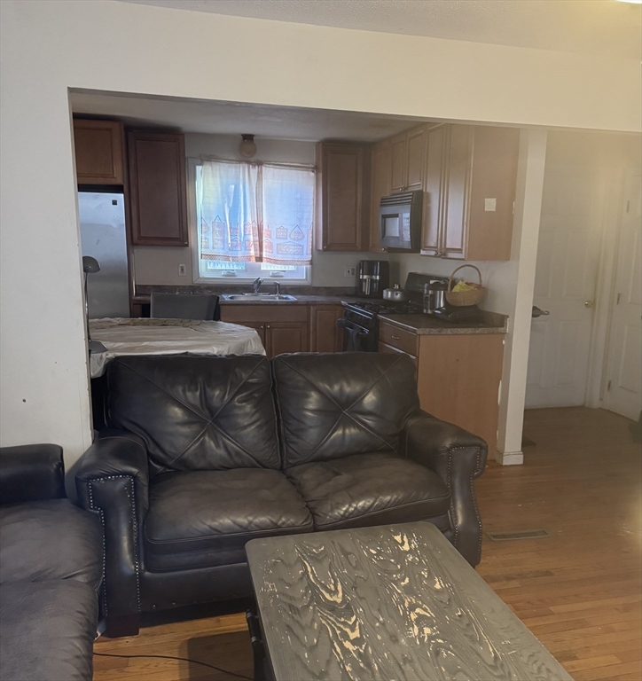 54 Eaton St 54