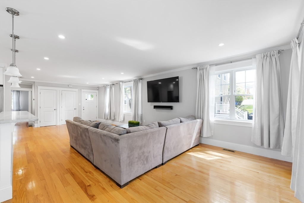 37 Sassamon Ave
