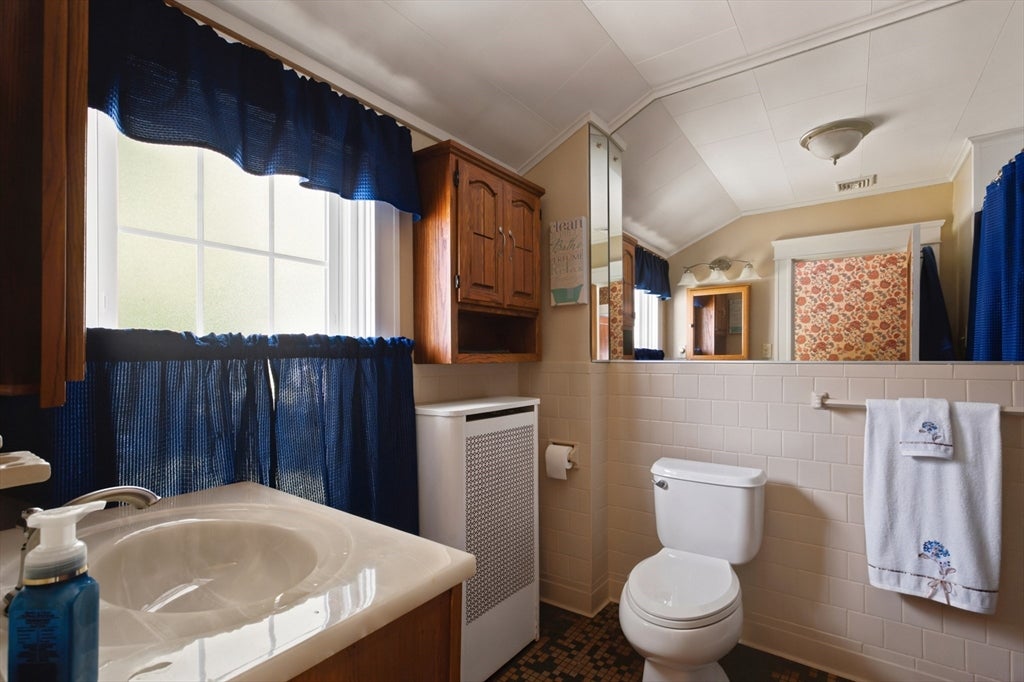 646 New Boston Rd, Fall River, MA, 646 New Boston Rd, Fall River, MA Photo #23