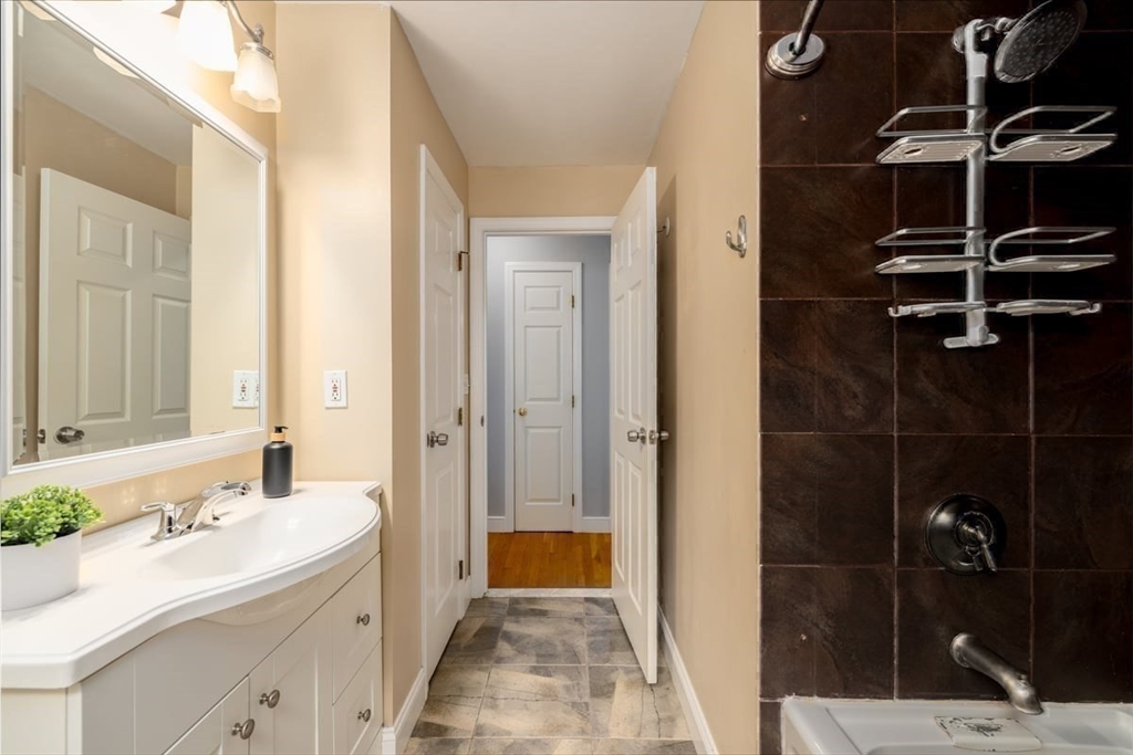 Boston, Massachusetts 02130, United States, 2 Bedrooms Bedrooms, ,2 BathroomsBathrooms,Residential,Active,172628