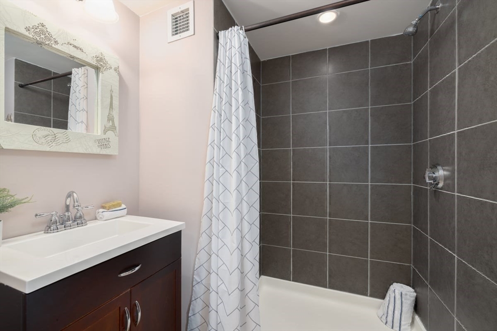 Boston, Massachusetts 02130, United States, 2 Bedrooms Bedrooms, ,2 BathroomsBathrooms,Residential,Active,172628