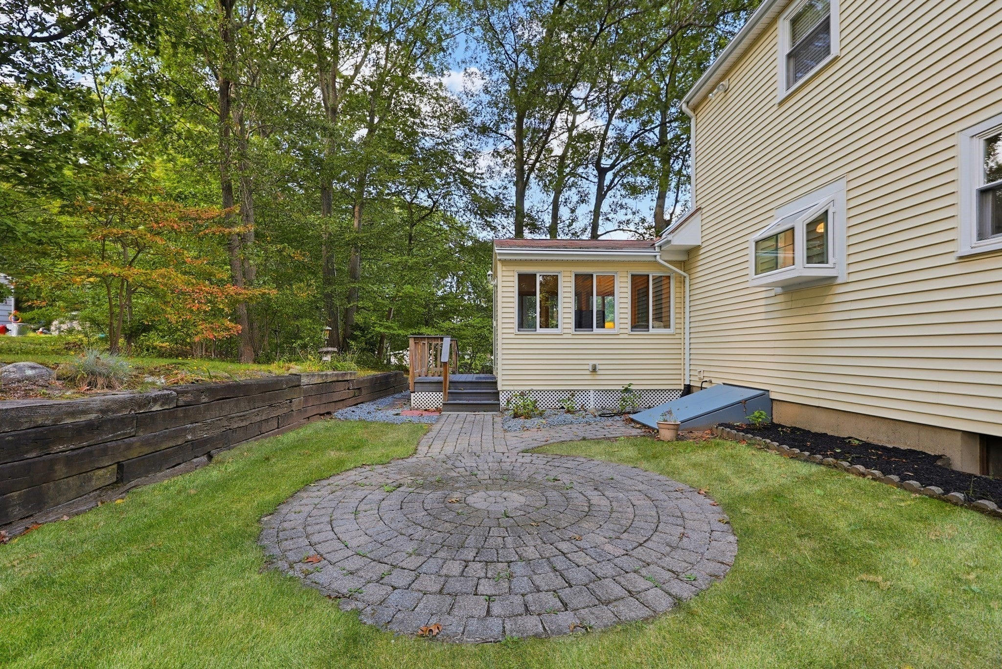 21 Burt St, Attleboro, MA Photo #41