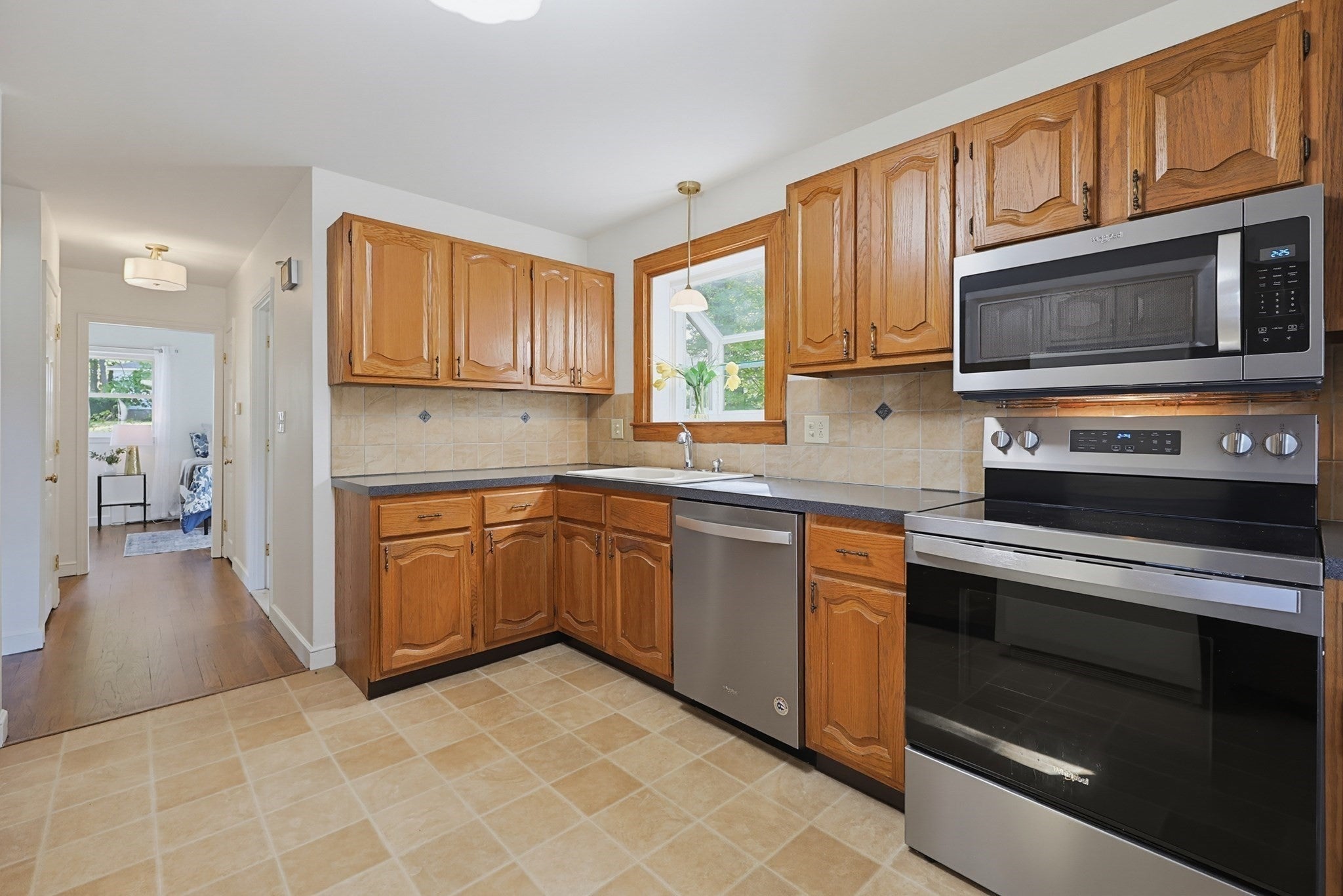 21 Burt St, Attleboro, MA Photo #13