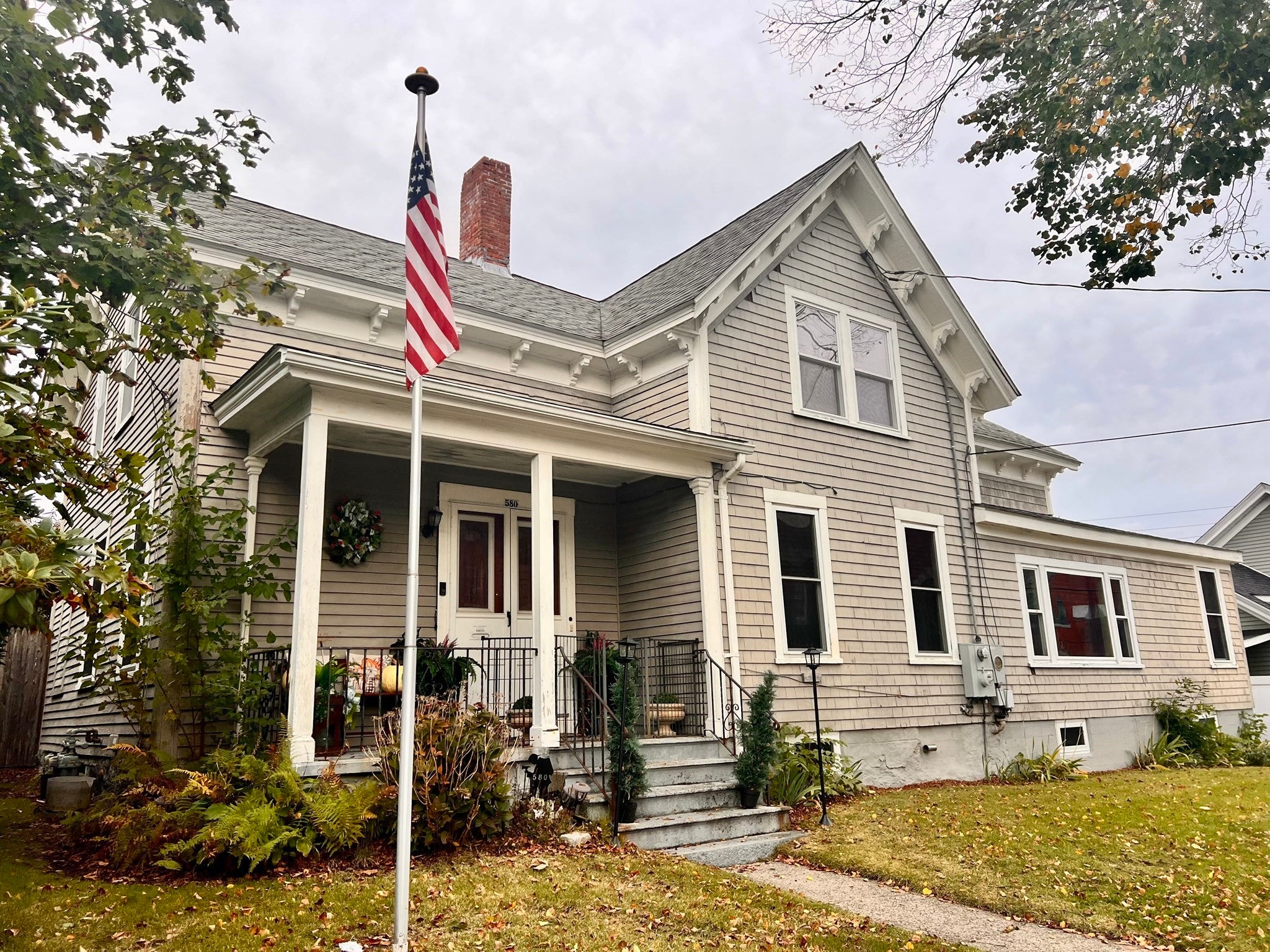 Photo of 580 Pine St, Fall River, MA