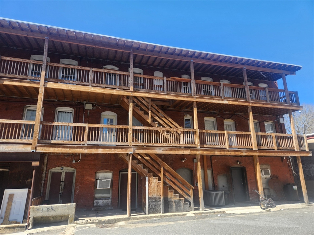 15-25 Lunenburg Street