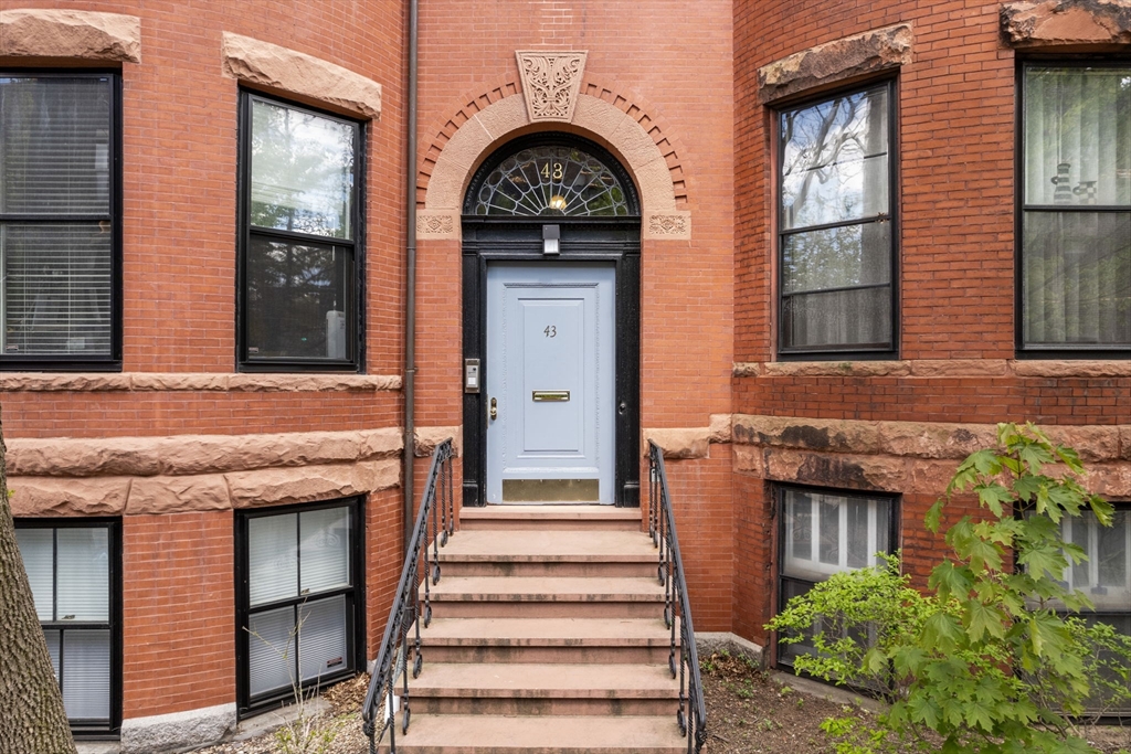 43 Carlton St 2