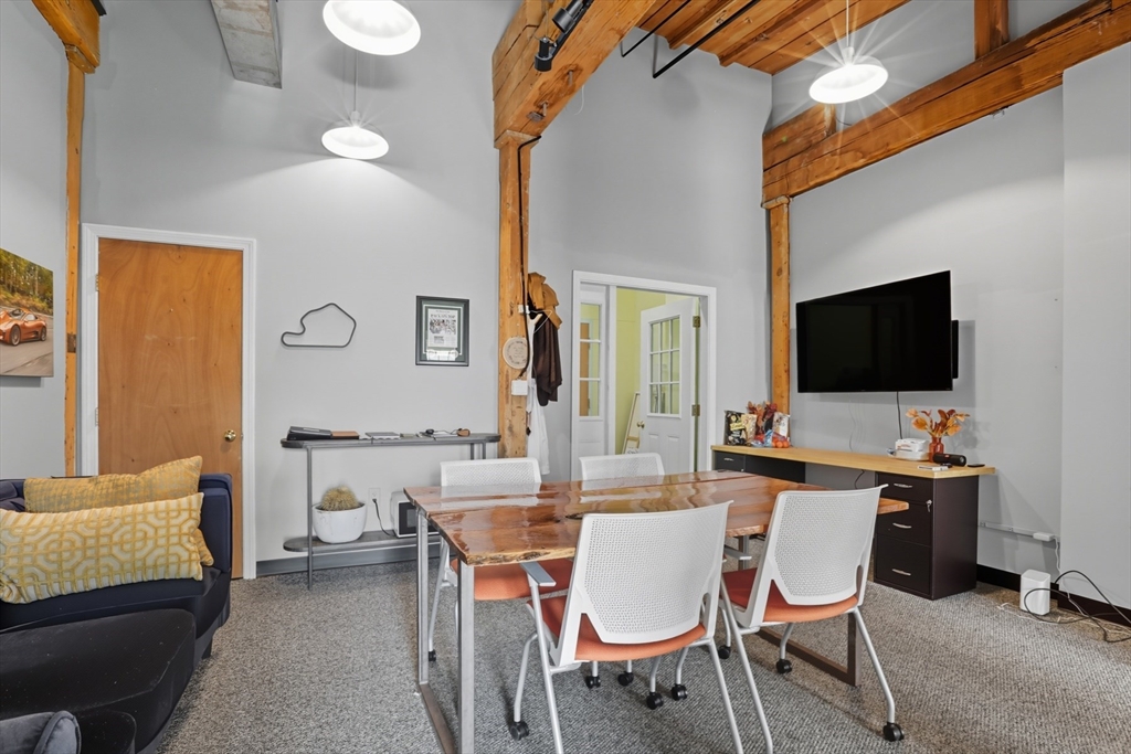 5 Market Square 207