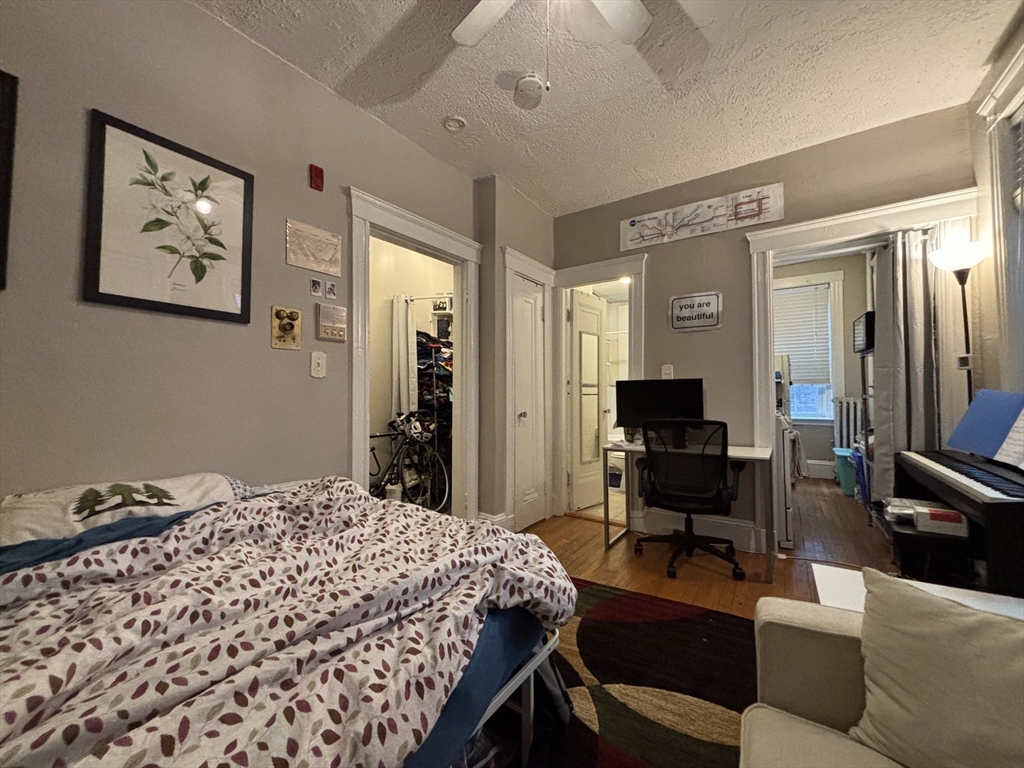 Click for 26 Myrtle St #3, Boston, MA slideshow