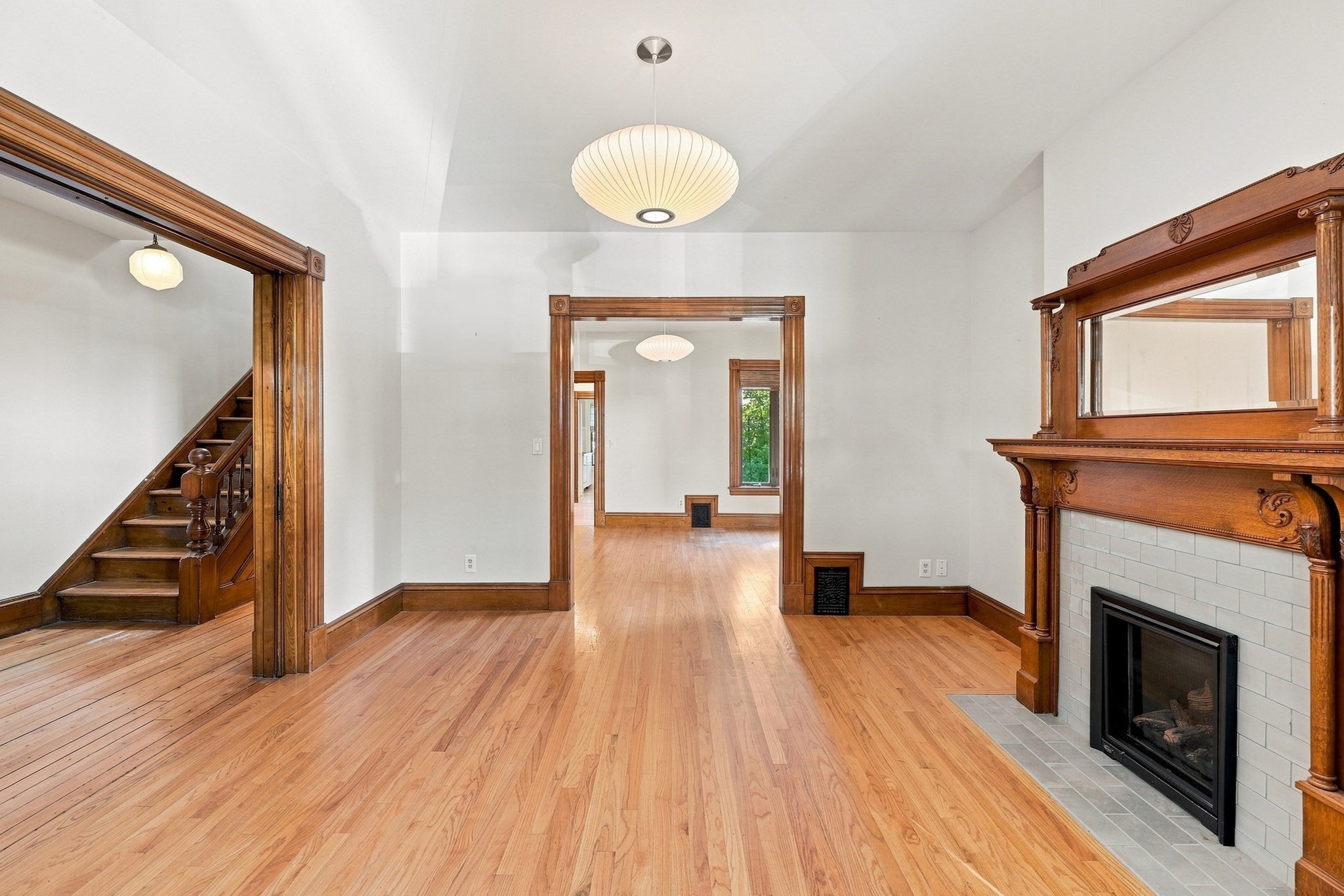 42 Clinton Ave, Holyoke, MA Photo #7