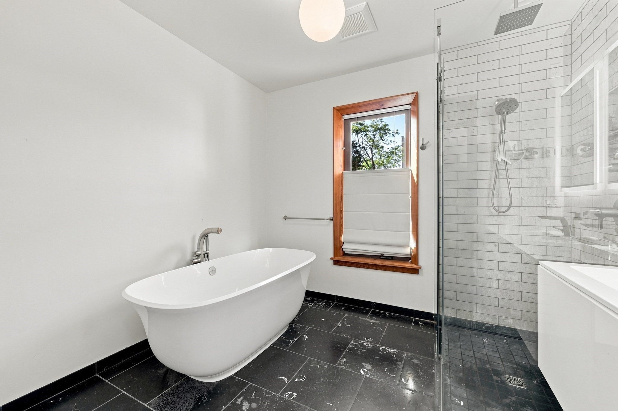 42 Clinton Ave, Holyoke, MA Photo #33