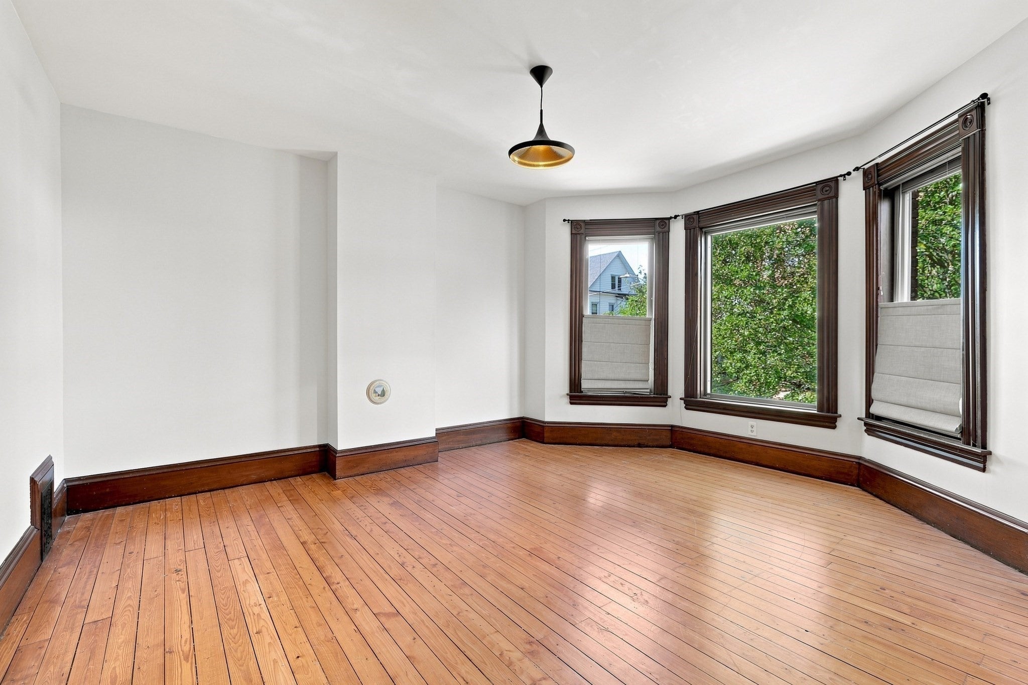 42 Clinton Ave, Holyoke, MA Photo #28