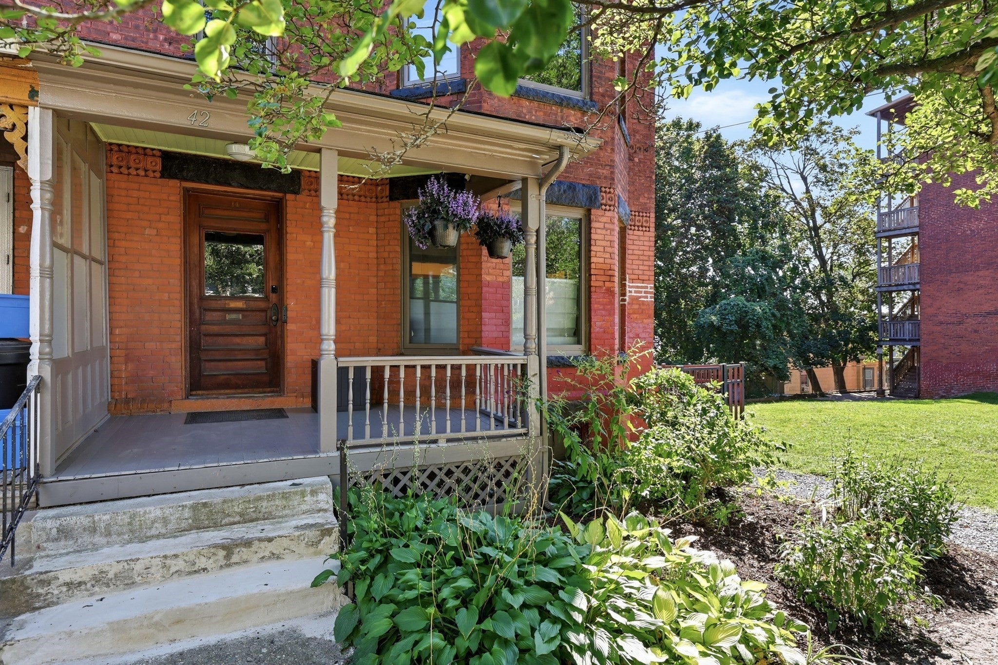 42 Clinton Ave, Holyoke, MA Photo #2