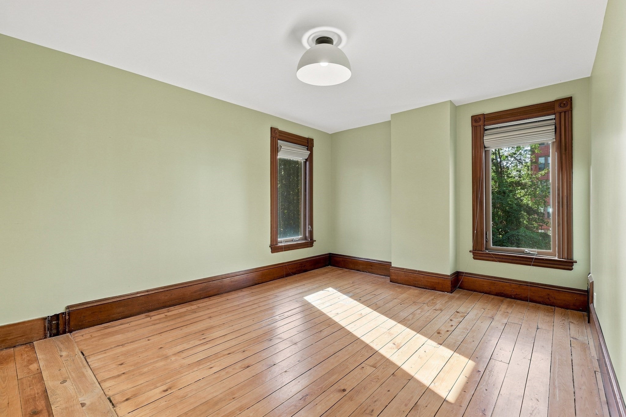 42 Clinton Ave, Holyoke, MA Photo #23