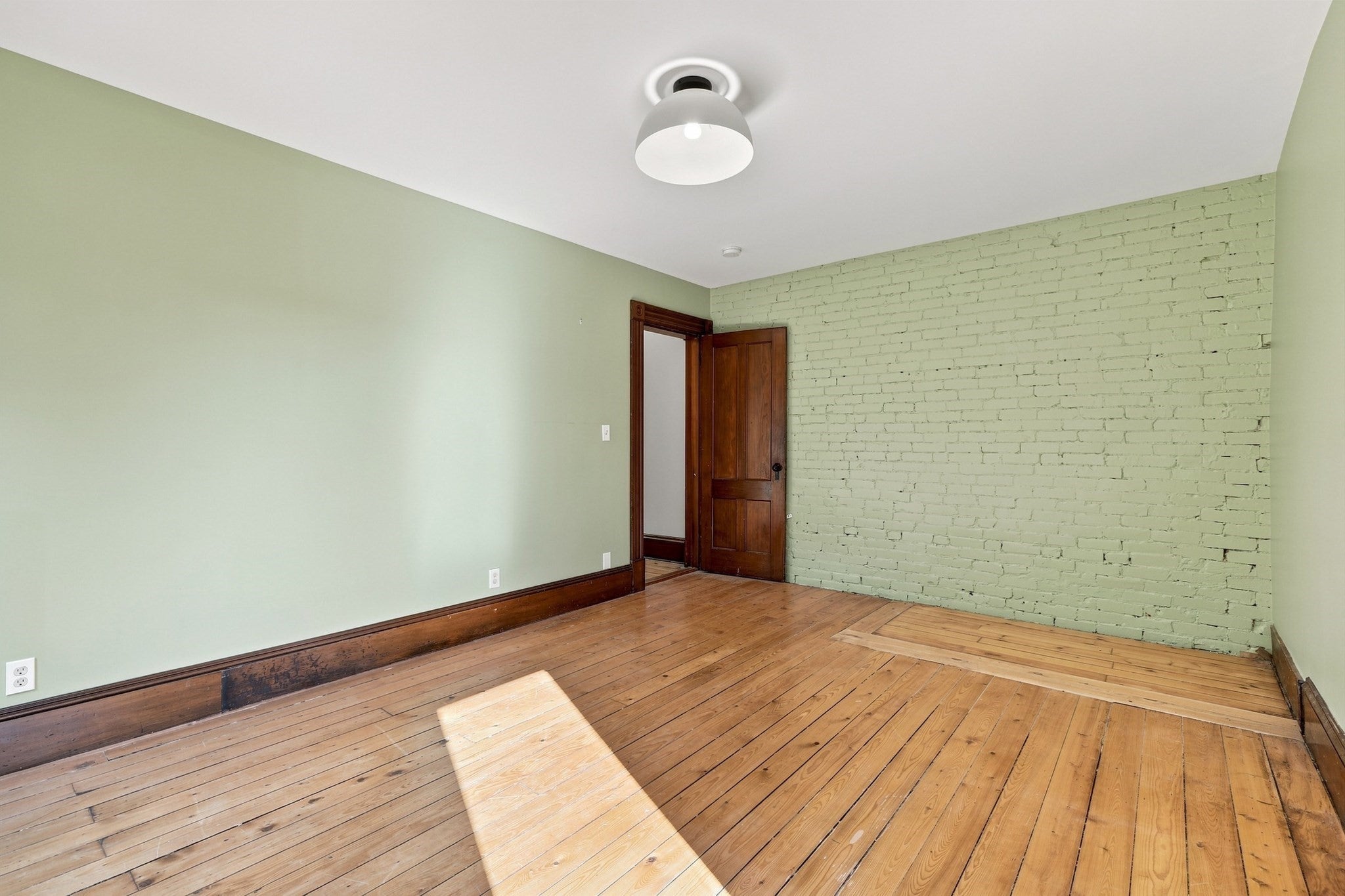 42 Clinton Ave, Holyoke, MA Photo #25