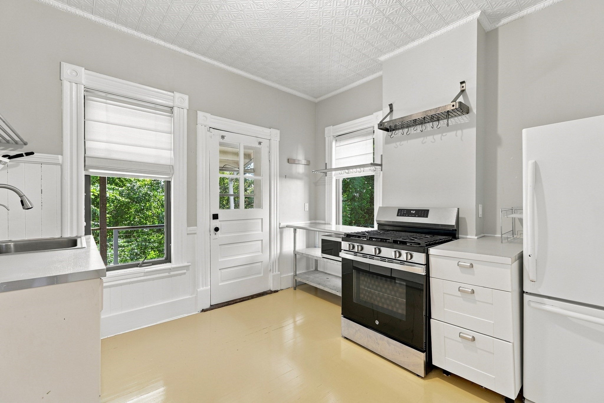42 Clinton Ave, Holyoke, MA Photo #14