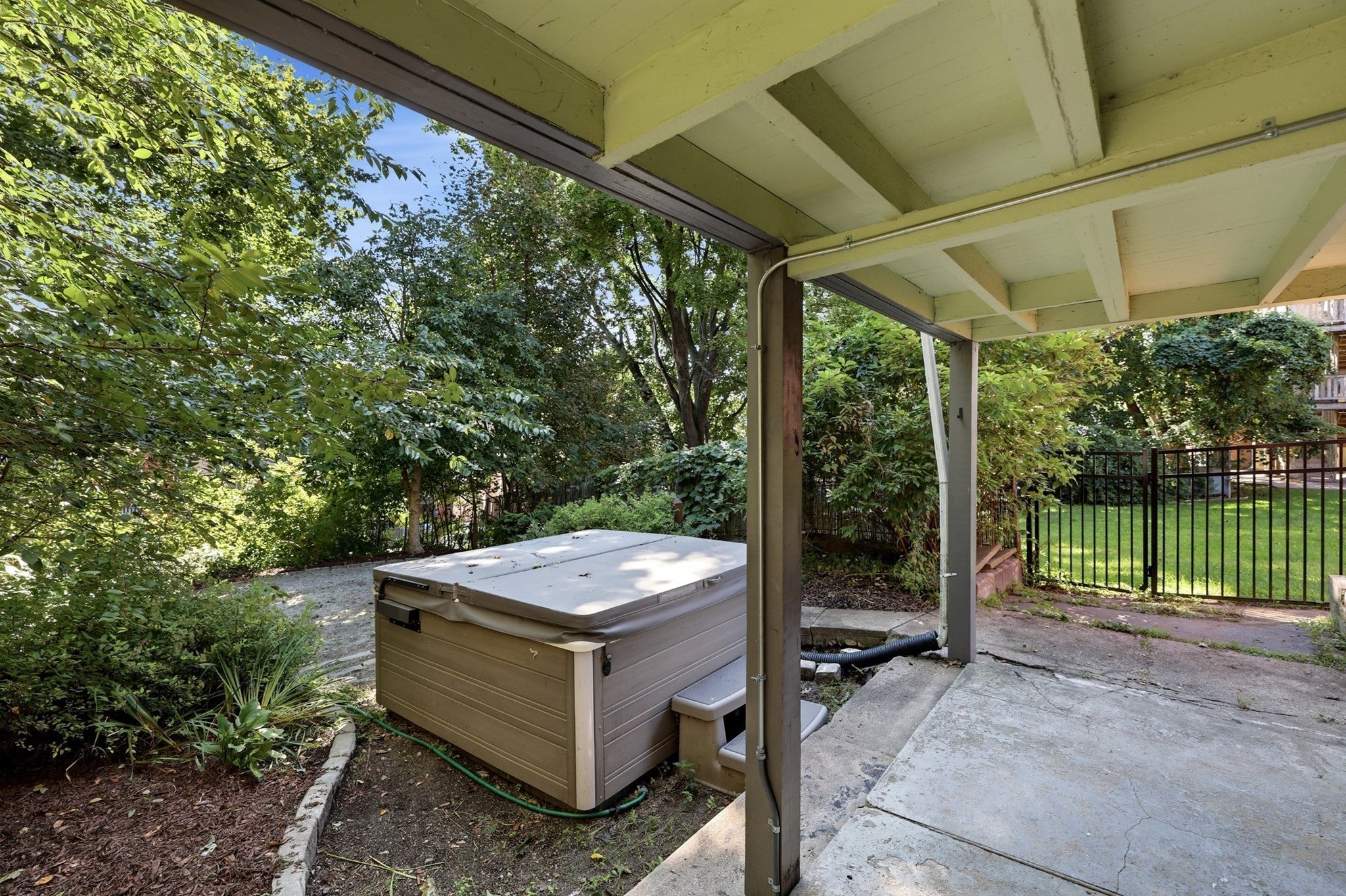 42 Clinton Ave, Holyoke, MA Photo #39