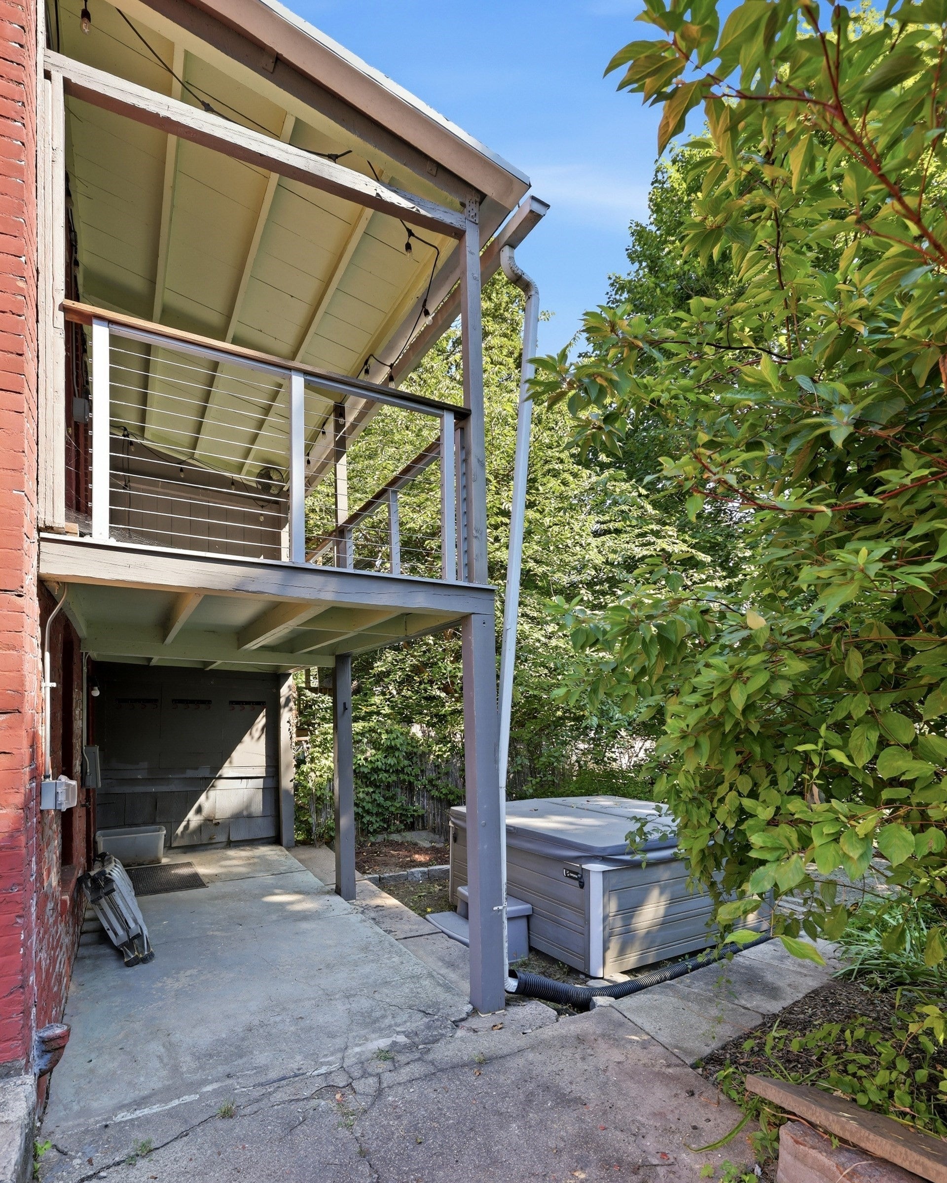 42 Clinton Ave, Holyoke, MA Photo #36