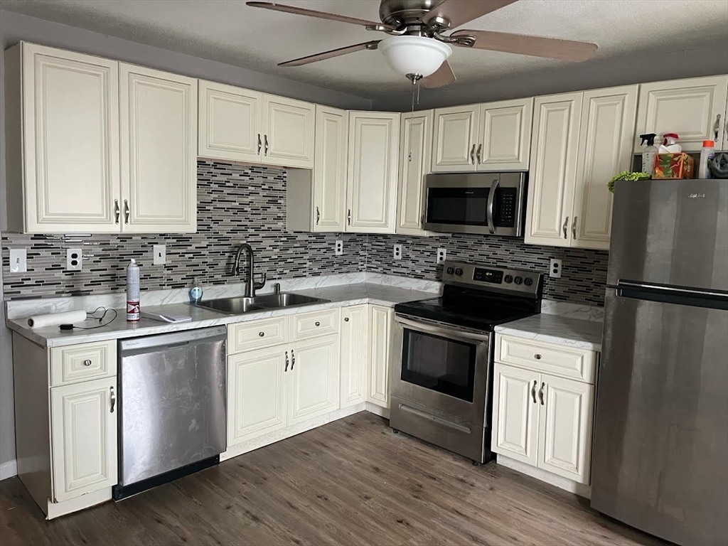51 View St