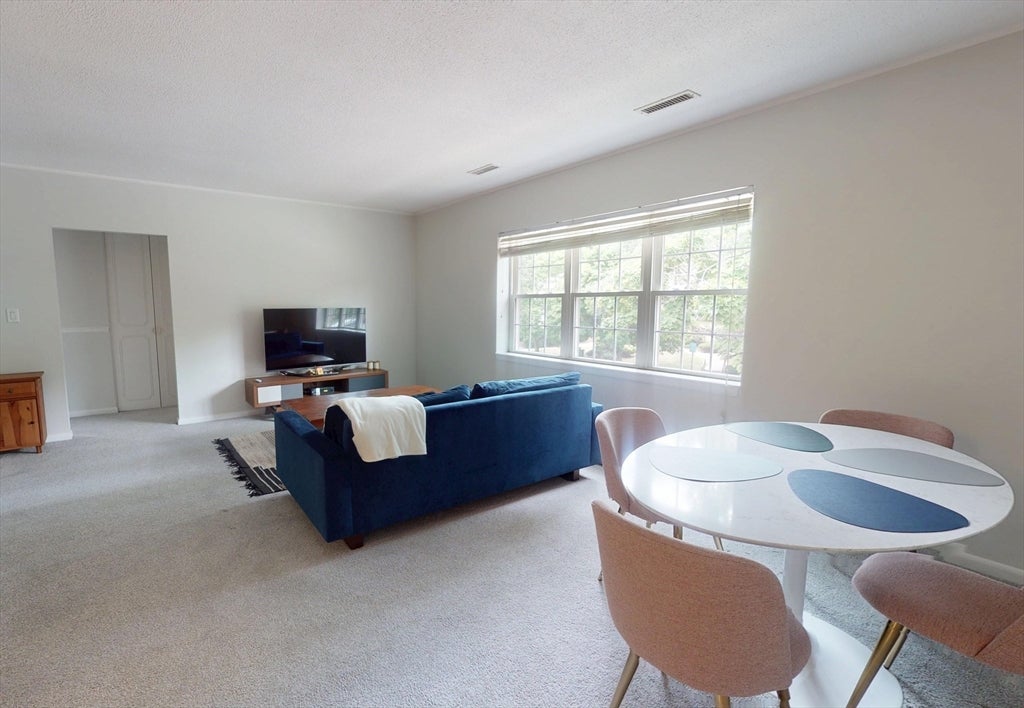 133 Lake Shore Rd #4, Boston, MA, 133 Lake Shore Rd #4, Boston, MA Photo #4