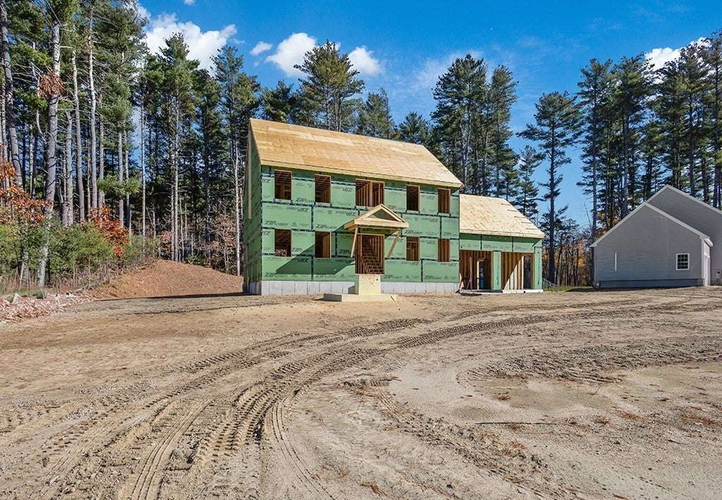 3 Burr Trail Cir