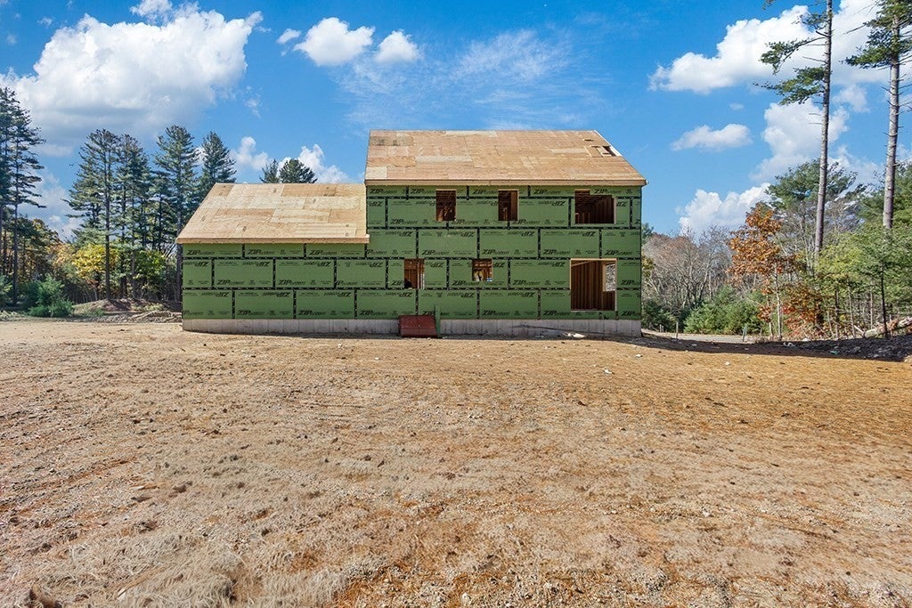 3 Burr Trail Cir