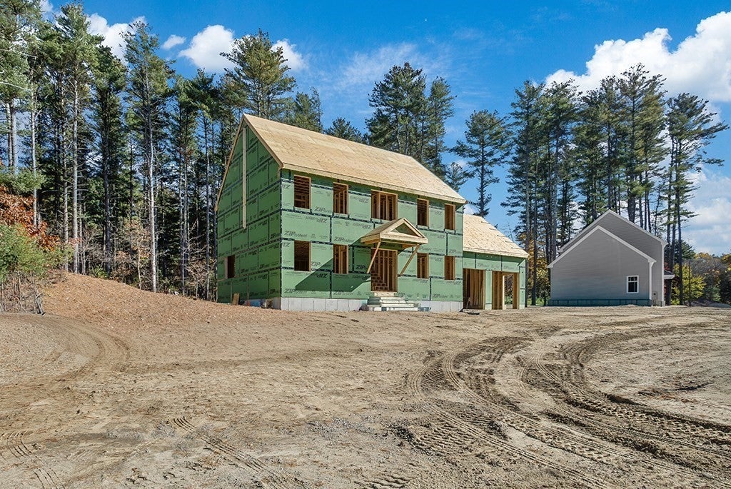 3 Burr Trail Cir