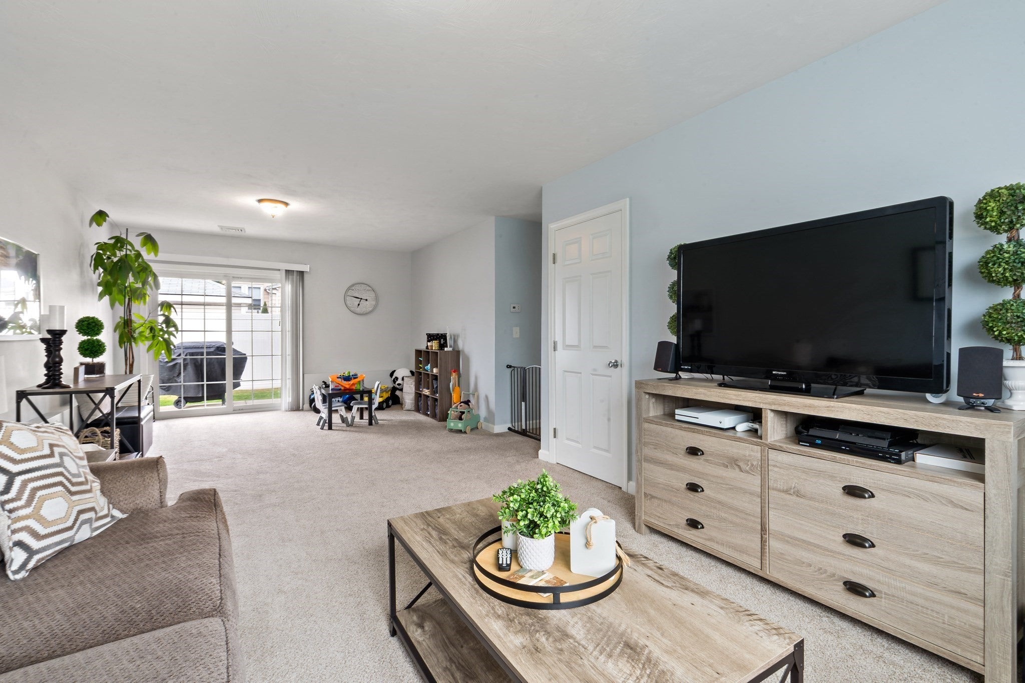 10 Tiffany Dr, Fall River, MA Photo #25