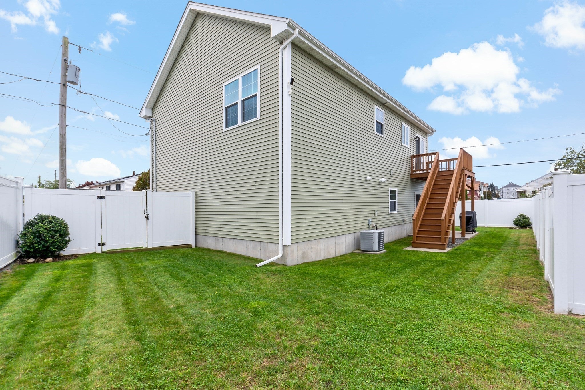 10 Tiffany Dr, Fall River, MA Photo #34