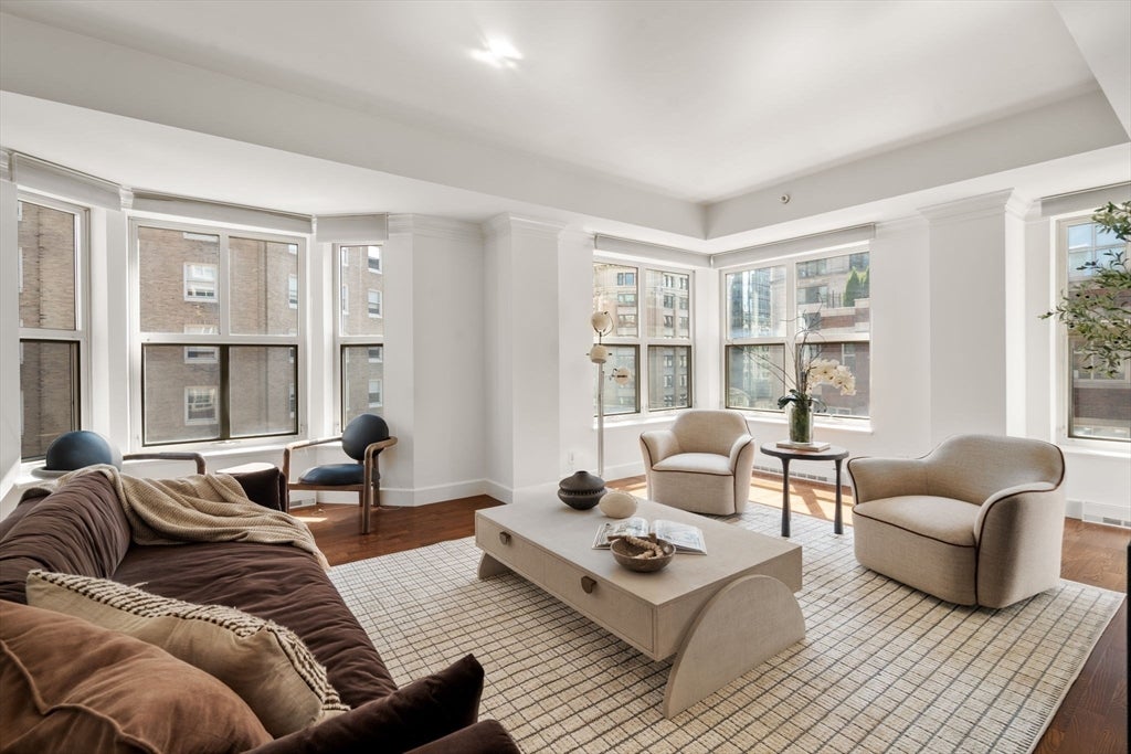300 Boylston Swtreet 711