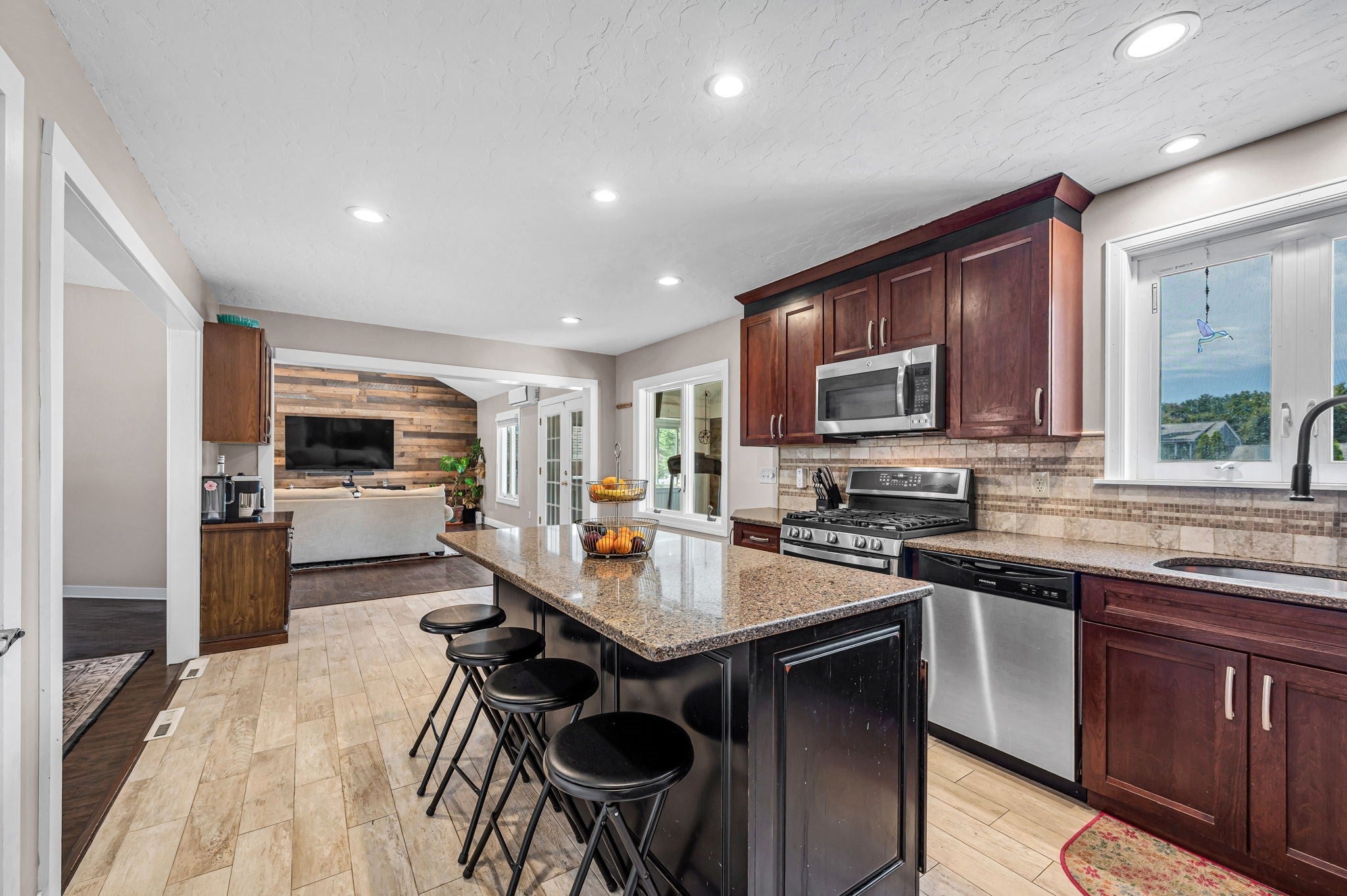 35 East Glen St, Westfield, MA Photo #11