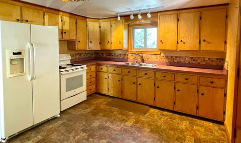 57 Winter St Leominster MA 01453