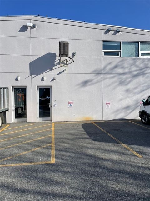 Photo of 586 Pleasant St #8, Watertown, MA 02472 (MLS # 73495402)