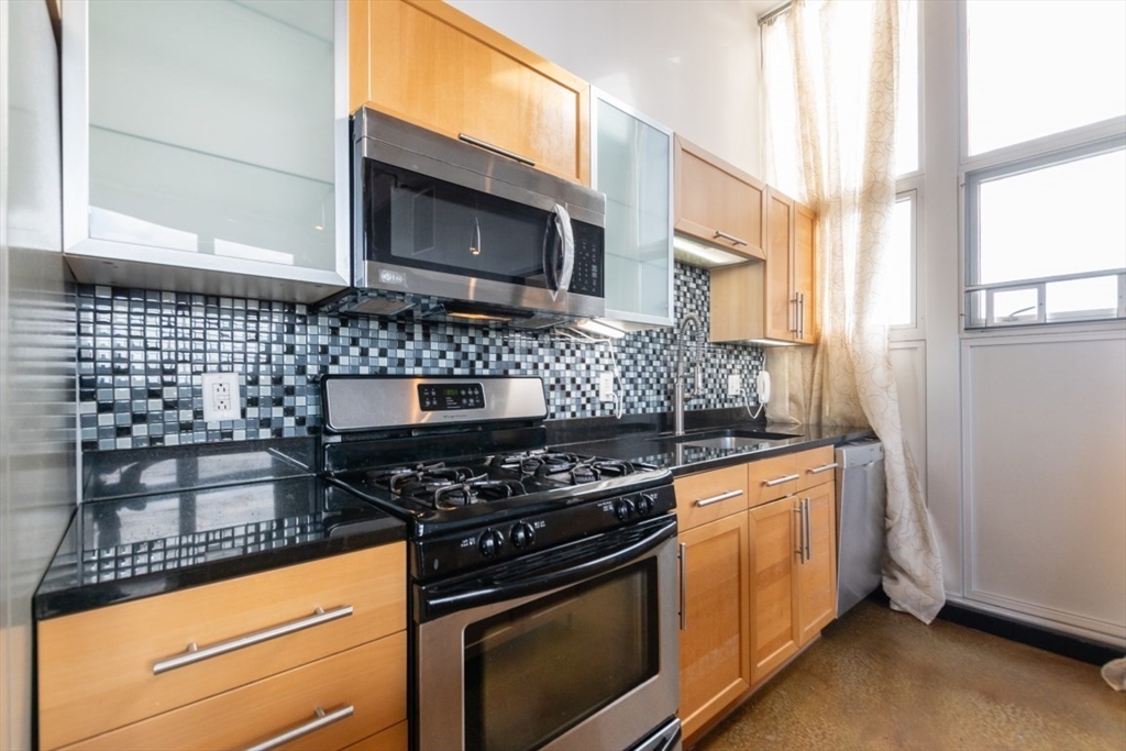 118 Holmes St 405