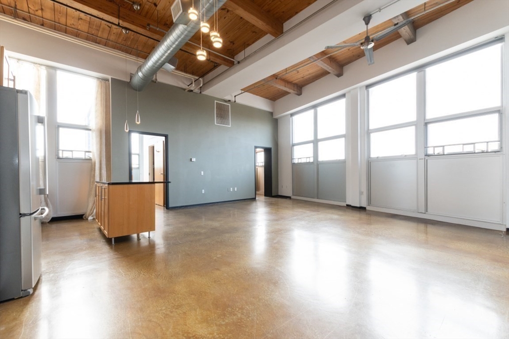 118 Holmes St 405