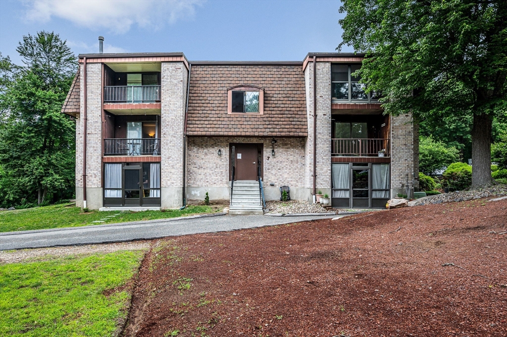 7 Greenbriar Dr 205
