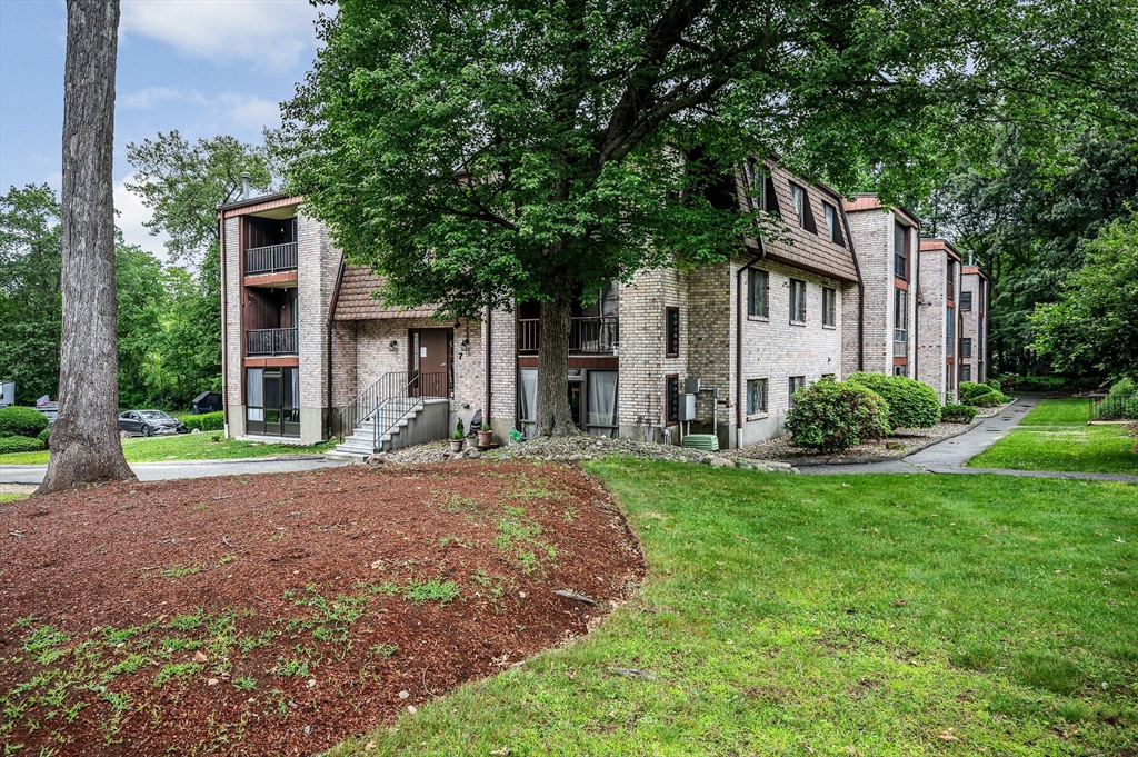 7 Greenbriar Dr 205