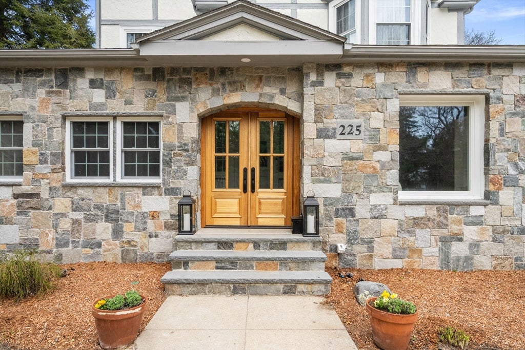 225 Walnut St