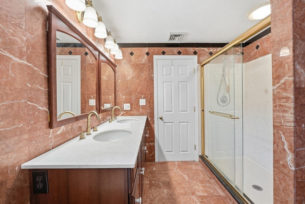 41 Lamplighter Dr, Shrewsbury, MA Photo #21