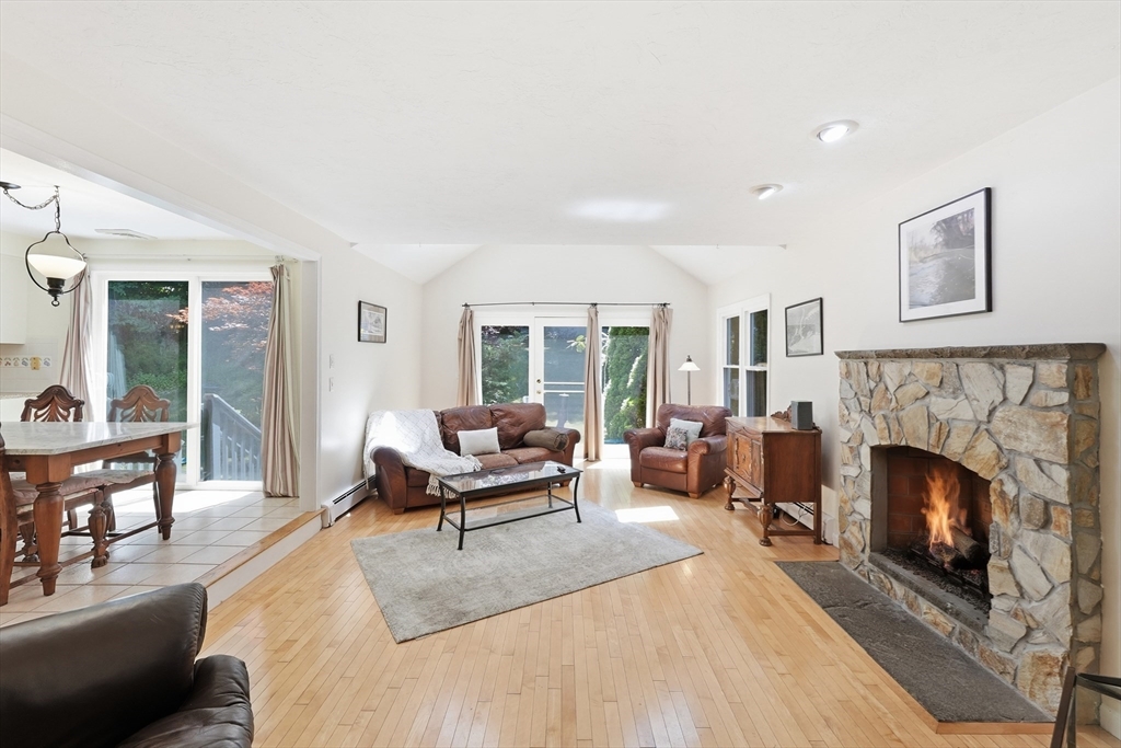 41 Lamplighter Dr, Shrewsbury, MA Photo #9