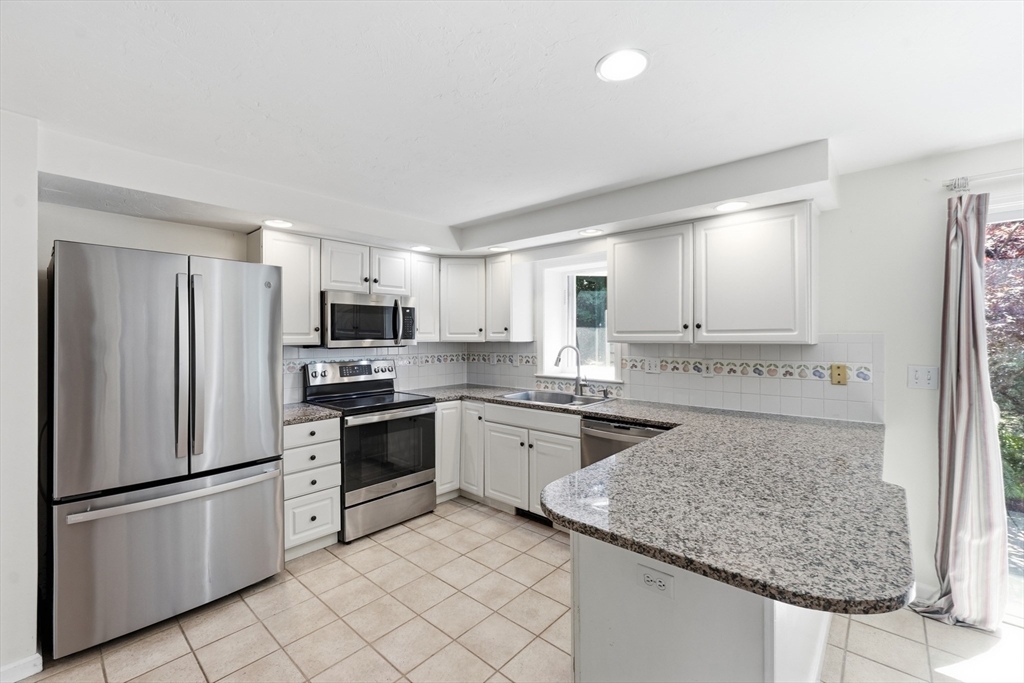 41 Lamplighter Dr, Shrewsbury, MA Photo #3