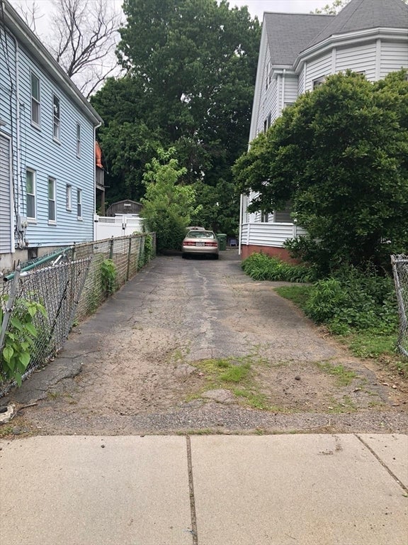 33 Melendy Ave
