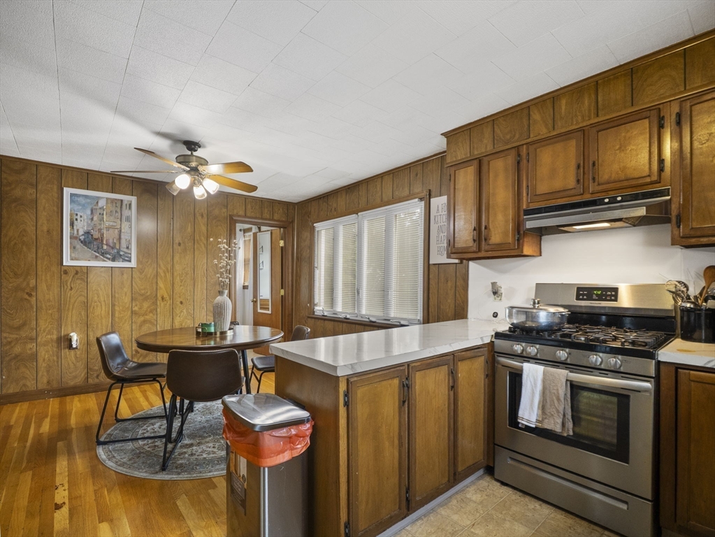 Taunton, Massachusetts 02780, United States, 8 Bedrooms Bedrooms, ,3 BathroomsBathrooms,Residential,Pending,211566