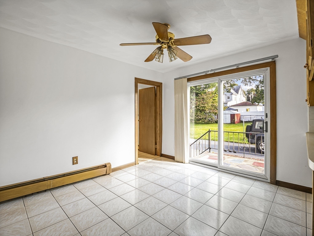 Taunton, Massachusetts 02780, United States, 8 Bedrooms Bedrooms, ,3 BathroomsBathrooms,Residential,Pending,211566